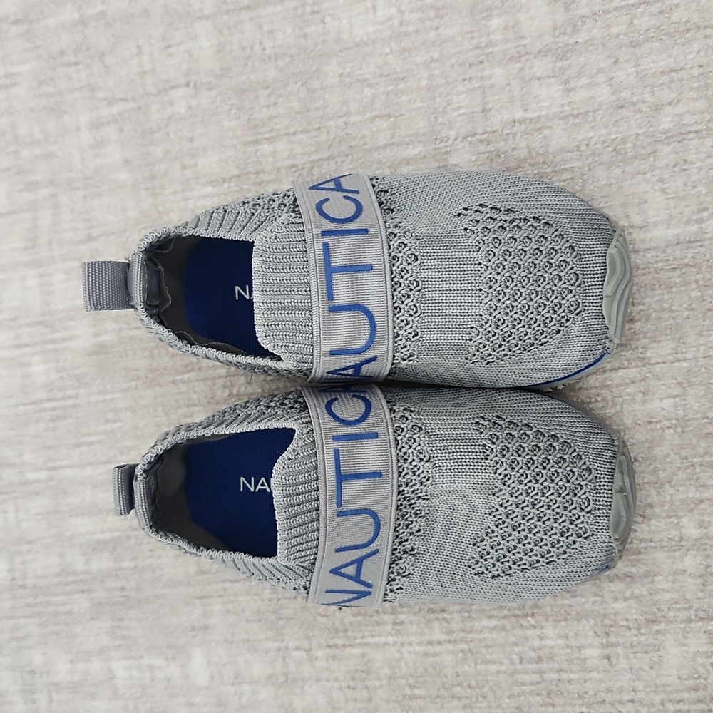 NAUTICA baby boy knit Grey slip-on shoes size 4.